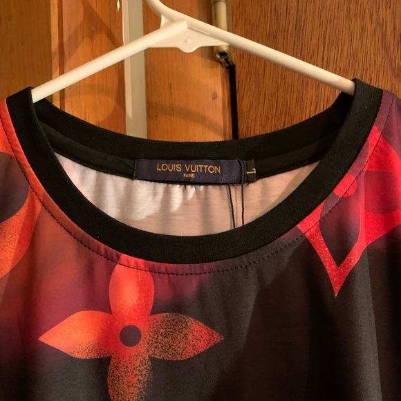 LV T-Shirt - Picture 2 of 3
